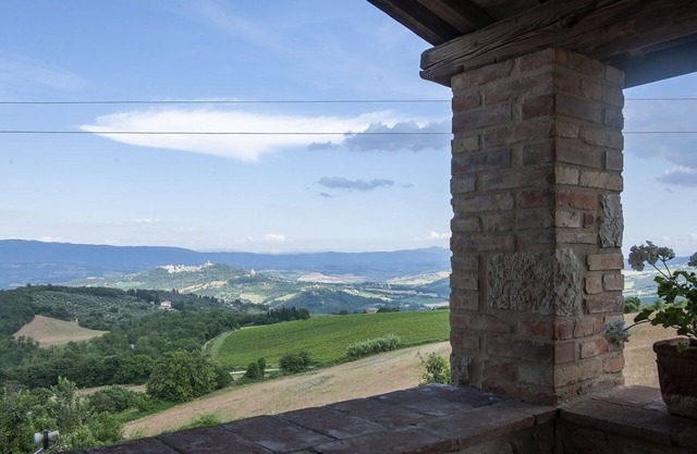 Atemberaubendes alleinstehendes Ferienhaus mit W-LAN, privatem Pool, TV, Panoramablick, Parkplatz