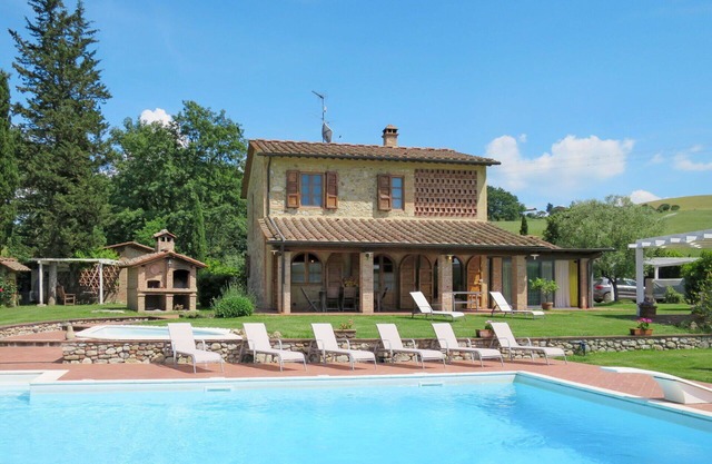 Alleinstehendes Ferienhaus mit Klimaanlage, privatem Pool, W-LAN, Whirlpool, TV, Innenhof