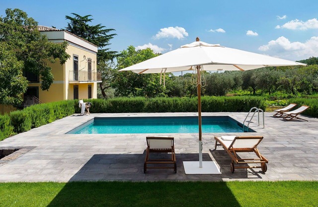 Alleinstehendes Ferienhaus mit W-LAN, privatem Pool, TV, Terrasse, Panoramablick, Parkplatz