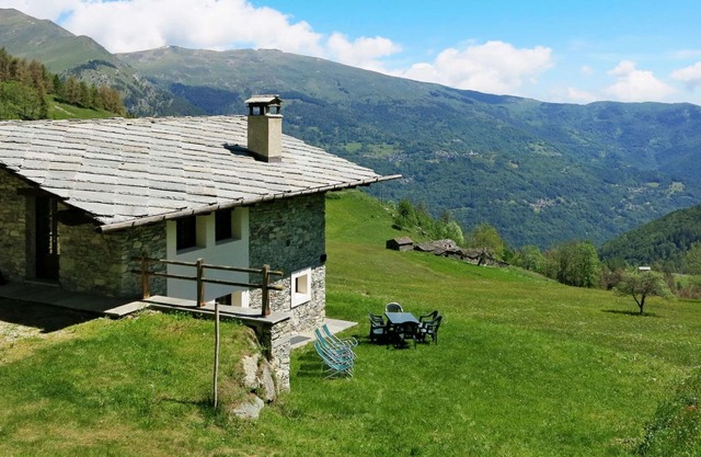Atemberaubendes alleinstehendes Ferienhaus für 9 Leute mit TV und Parkplatz
