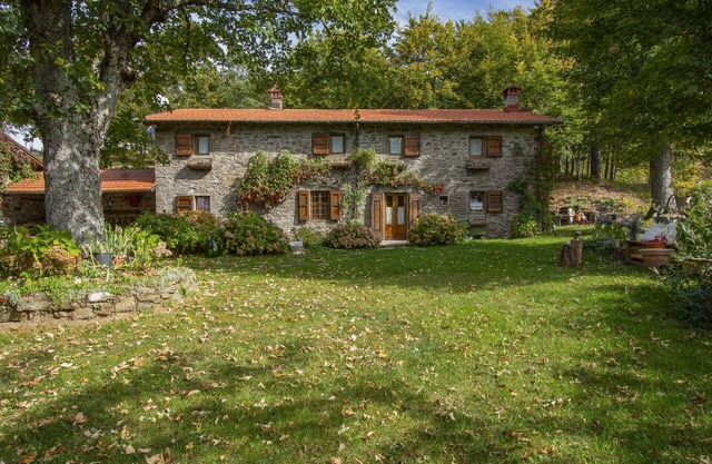 Alleinstehendes Ferienhaus mit privatem Pool, W-LAN, TV, Terrasse, Haustiere erlaubt, Parkplatz
