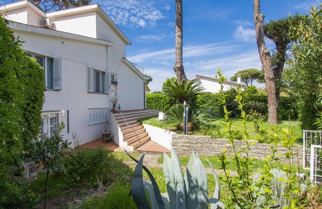 Wunderbares alleinstehendes Ferienhaus mit Klimaanlage, Whirlpool, W-LAN, TV, Terrasse, Parkplatz
