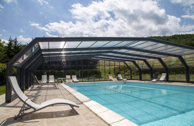 Alleinstehendes Ferienhaus mit privatem Pool, W-LAN, TV, Terrasse, Panoramablick, Parkplatz