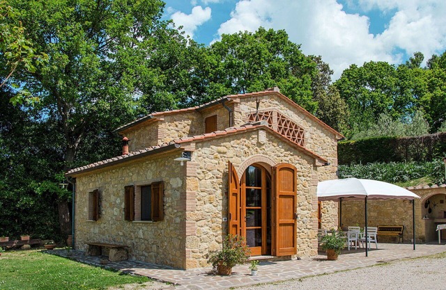 Wunderbares alleinstehendes Ferienhaus für 2 Personen mit W-LAN, TV, Terrasse und Parkplatz