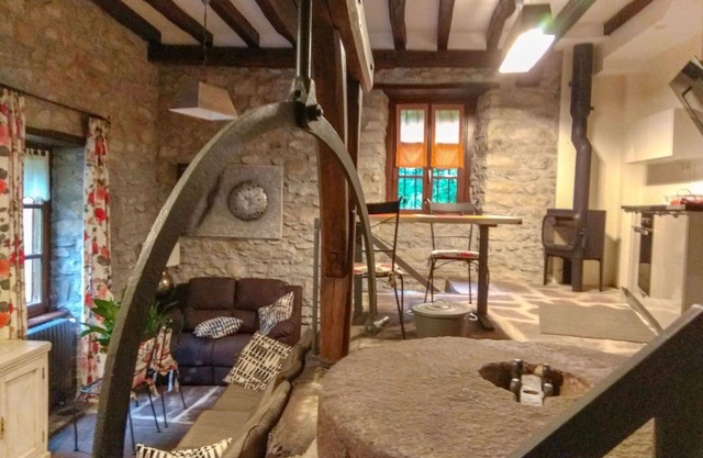 Atemberaubendes alleinstehendes Ferienhaus mit W-LAN, TV, Terrasse, Panoramablick und Parkplatz