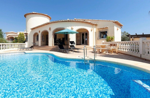 Alleinstehendes Ferienhaus mit Klimaanlage, privatem Pool, W-LAN, TV, Innenhof, Panoramablick
