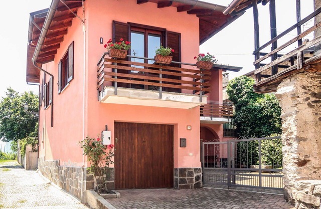 Wunderbares alleinstehendes Ferienhaus mit W-LAN, TV, Innenhof, Haustiere erlaubt und Parkplatz