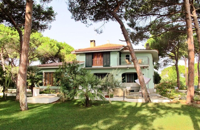 Alleinstehendes Ferienhaus mit Klimaanlage, TV, Terrasse, Haustiere erlaubt, Parkplatz
