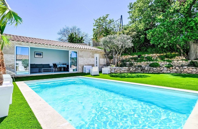 Alleinstehendes Ferienhaus mit Pool, Klimaanlage, W-LAN, TV, Haustiere erlaubt, Parkplatz