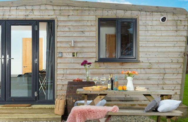 Schönes alleinstehendes Ferienhaus mit W-LAN, TV, Haustiere erlaubt, Panoramablick und Parkplatz