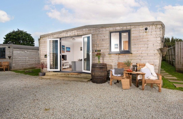 Alleinstehendes Ferienhaus mit Whirlpool, W-LAN, TV, Haustiere erlaubt, Panoramablick, Parkplatz