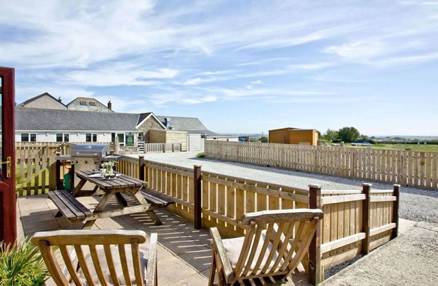 Alleinstehendes Ferienhaus mit W-LAN, Whirlpool, TV, Innenhof, Haustiere erlaubt, Parkplatz