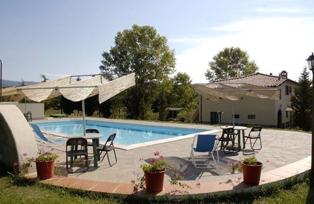 Alleinstehendes Ferienhaus mit W-LAN, Pool, Innenhof, Haustiere erlaubt, Panoramablick, Parkplatz