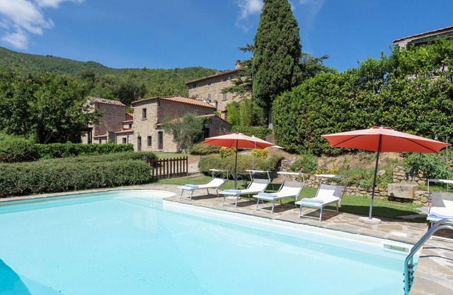 Alleinstehendes Ferienhaus mit privatem Pool, W-LAN, TV, Terrasse, Haustiere erlaubt, Parkplatz