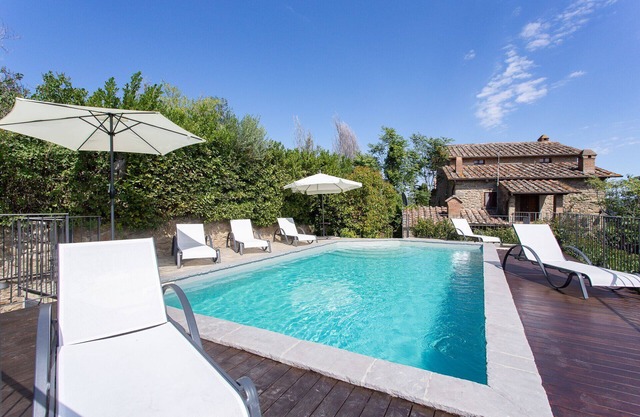Alleinstehendes Ferienhaus mit Klimaanlage, privatem Pool, W-LAN, TV, Terrasse, Panoramablick