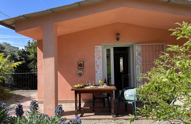 Alleinstehendes Ferienhaus mit W-LAN, Klimaanlage, TV, Innenhof, Haustiere erlaubt, Parkplatz