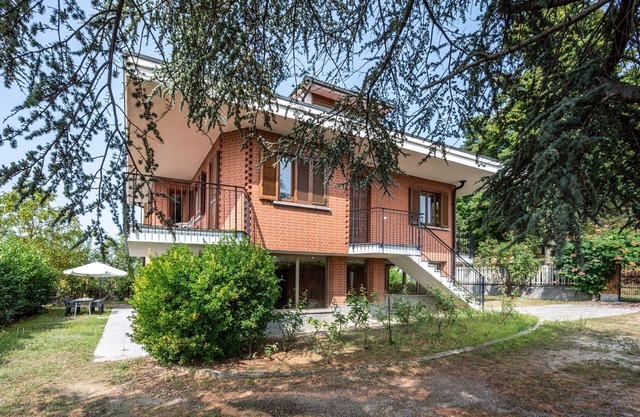 Atemberaubendes alleinstehendes Ferienhaus mit W-LAN, TV, Balkon, Haustiere erlaubt und Parkplatz