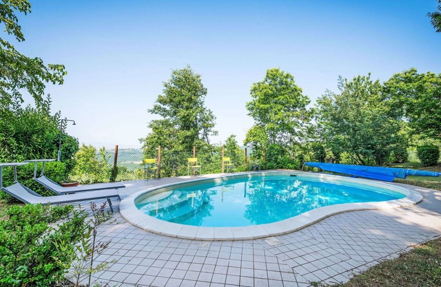 Alleinstehendes Ferienhaus mit privatem Pool, Klimaanlage, W-LAN, TV, Terrasse, Parkplatz