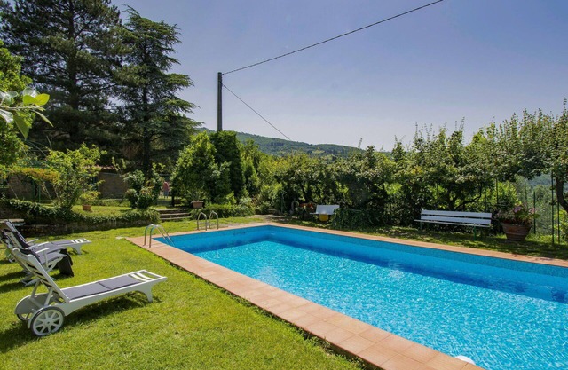 Schönes alleinstehendes Ferienhaus mit Pool, W-LAN, TV, Terrasse, Haustiere erlaubt und Parkplatz