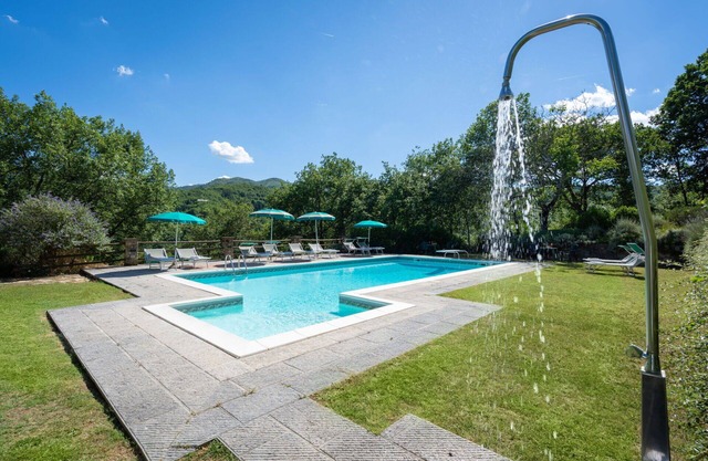 Alleinstehendes Ferienhaus mit W-LAN, privatem Pool, TV, Innenhof, Panoramablick, Parkplatz