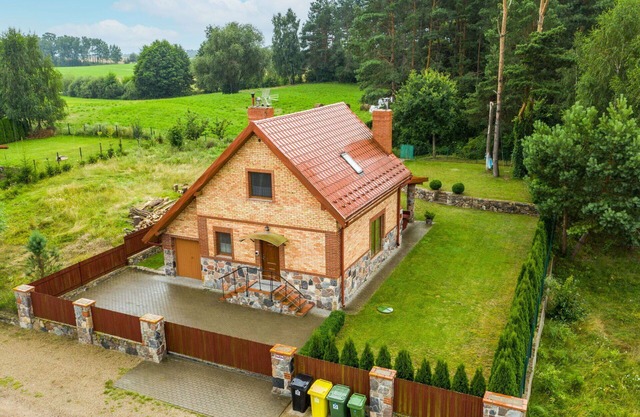 Atemberaubendes alleinstehendes Ferienhaus mit W-LAN, TV, Terrasse, Haustiere erlaubt und Parkplatz