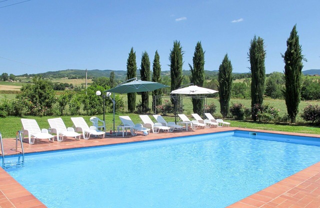 Alleinstehendes Ferienhaus mit W-LAN, privatem Pool, TV, Innenhof, Panoramablick, Parkplatz