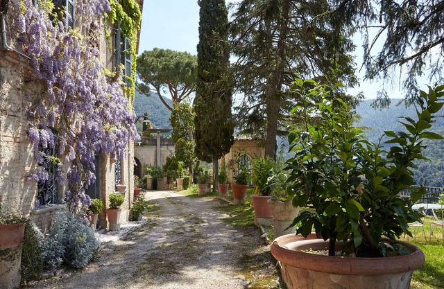 Atemberaubendes Anwesen in einem privaten Borgo aus dem 17. Jahrhundert mit Pool und Poolhaus.