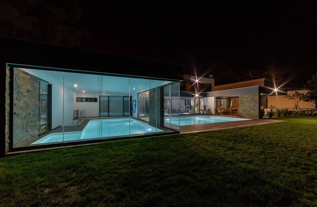 Atemberaubende Golfvilla mit Außenpool und beheiztem Innenpool, fantastischen Stränden
