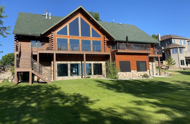 Stunning, relaxing home on Lake Carlos perfect for your vacation