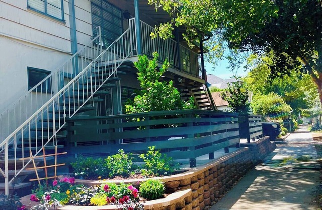 Stunning Remodeled Midtown Sacramento Apartment