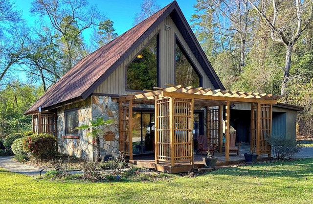 Beautiful River-Side Cottage! With Fishing & Fire Pit!