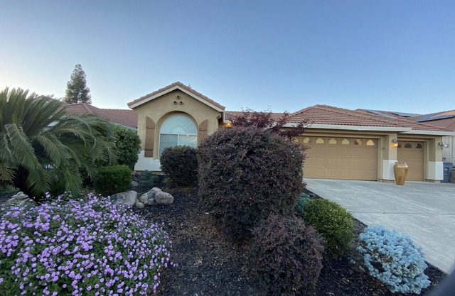 STUNNING ROCKLIN HOME! 4BED,3 BATH,3 CAR GARAGE!