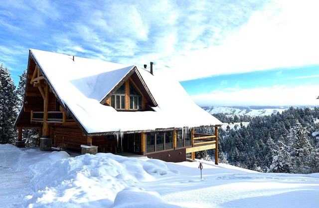 Stunning Rustic Mountain Retreat located in a private community in Star Valley