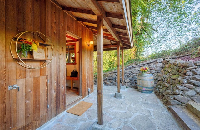 Stunning Sauna Cottage Retreat on Private Vineyard