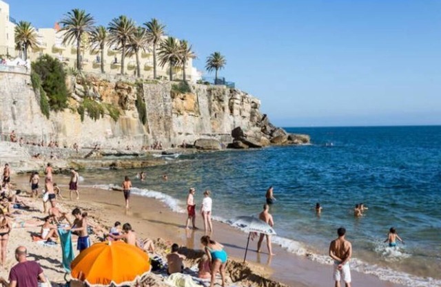 Stunning Sea View Apt in Monte Estoril-Just Steps from the Beach & Train Station