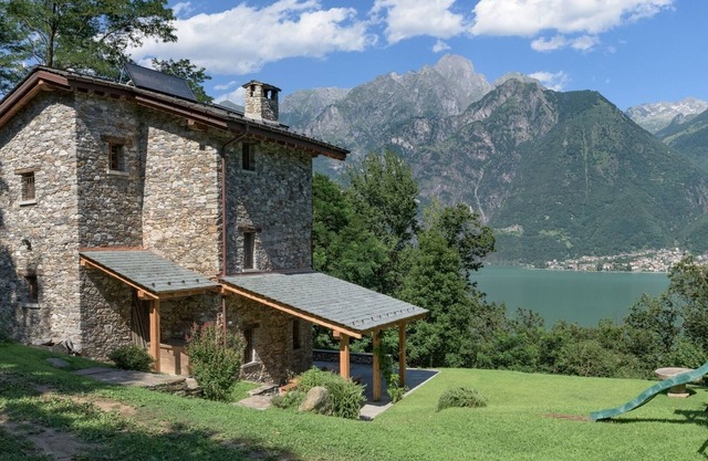 Stunning secluded 4 Bedroom Lake Como Villa