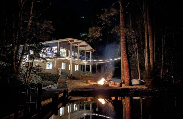 Stunning secluded Luxury waterfront cottage with private deep water pier!