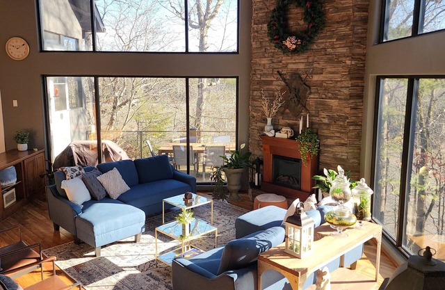 Stunning South Asheville estate, hot tub, billiards, river access, fire pit