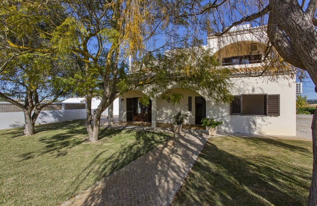 Stunning Spacious 4 Bed Villa With Private Pool