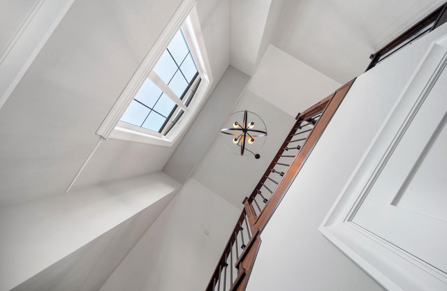 Stunning Spacious Coach Home Minutes to Downtown Langley