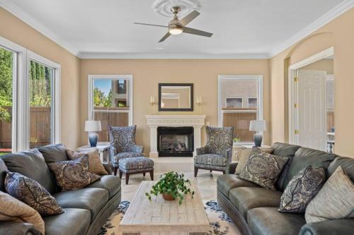 Stunning Spacious Family Home in Natomas