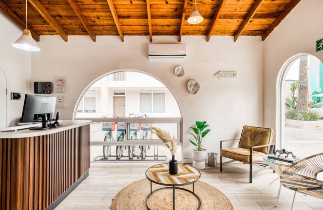 Stunning Suite Near the Beach: Daily Hskp+Pool+Gym