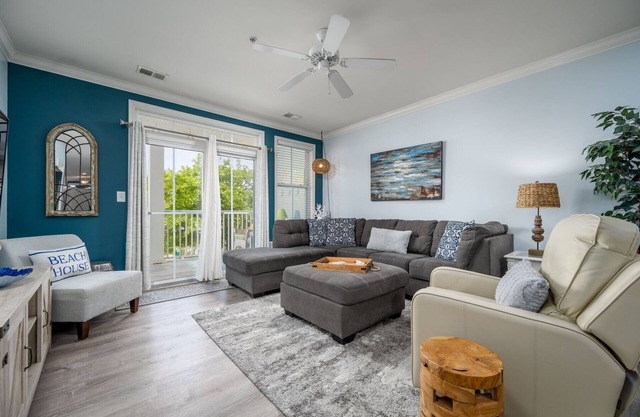Stunning Sunset Island Condo @ 2 Fountain Drive East, FREE Linen & Towel Pkg!