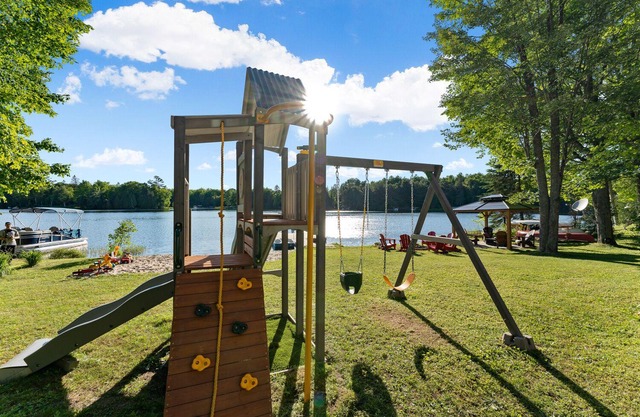 Stunning sunsets and family fun all year long / New Hot Tub & 200mbps Internet