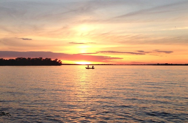 Atemberaubende Sonnenuntergänge, wunderschönes Anwesen am See, schönes Zuhause