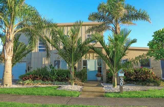 Stunning Surfers 4 Bedroom Beach House