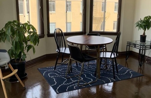 Stunning top floor 2 bedroom apt in the Marina, one block from the bay and park