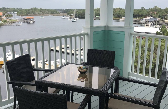 Stunning Top Floor Views of The Steinhatchee River with Private Boat Slip /Pool!