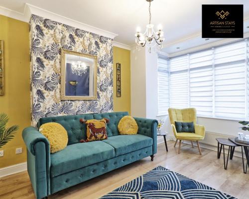 Stunning Tropical Oasis in Southend-on-Sea By Artisan Stays I Weekly or Monthly Stay Offer I Free Parking I Sleeps 7