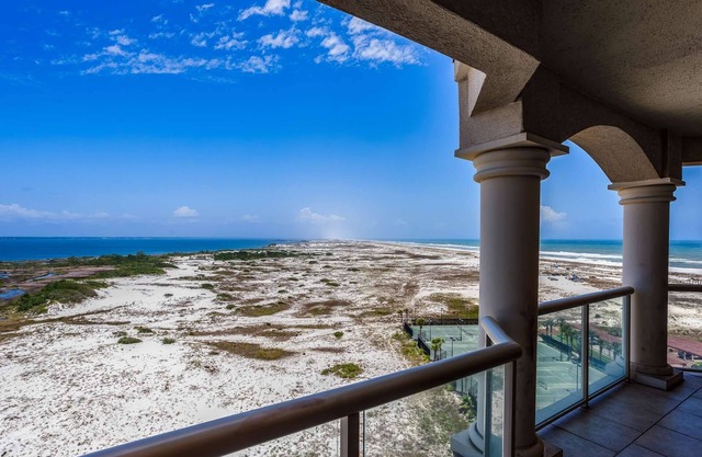 Stunning Unobstructed Views of the Seashore, Gulf & Sound |Renovated |Community Pools |Tennis Courts